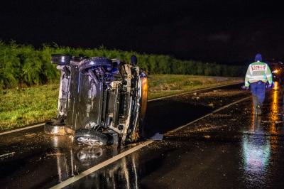 Affalterbach: Smart Cabrio stuerzt nach Verkehrsunfall auf die Seite - Fahrer schwer verletzt